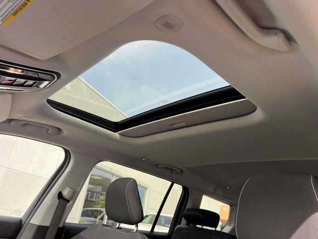 Used 2022 Jeep Grand Cherokee L Laredo w/ Luxury Tech Group I image 16