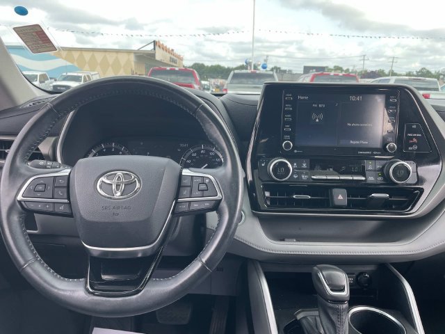 Used 2020 Toyota Highlander XLE AWD/4WD image 15