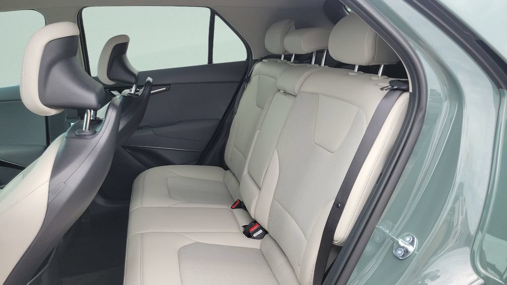Used 2025 Kia Niro EX FWD image 10