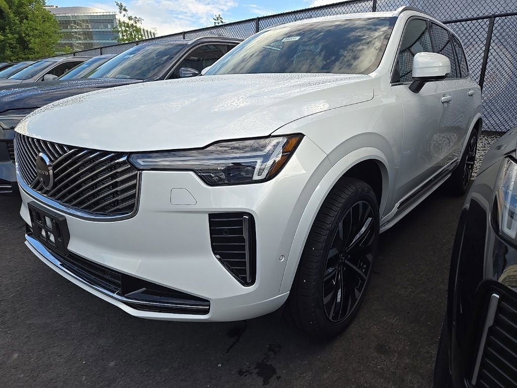 New 2026 Volvo XC90 B5 Plus w/ Protection Package Premier image 2