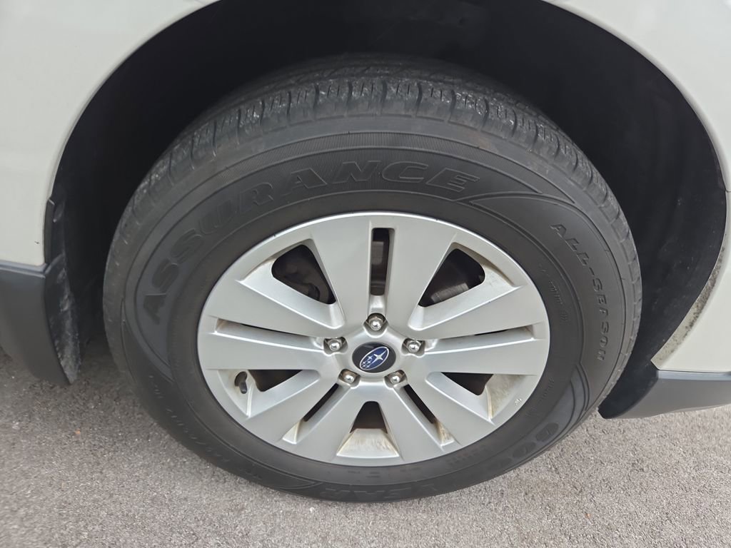 Used 2015 Subaru Outback 2.5i Premium AWD/4WD image 2