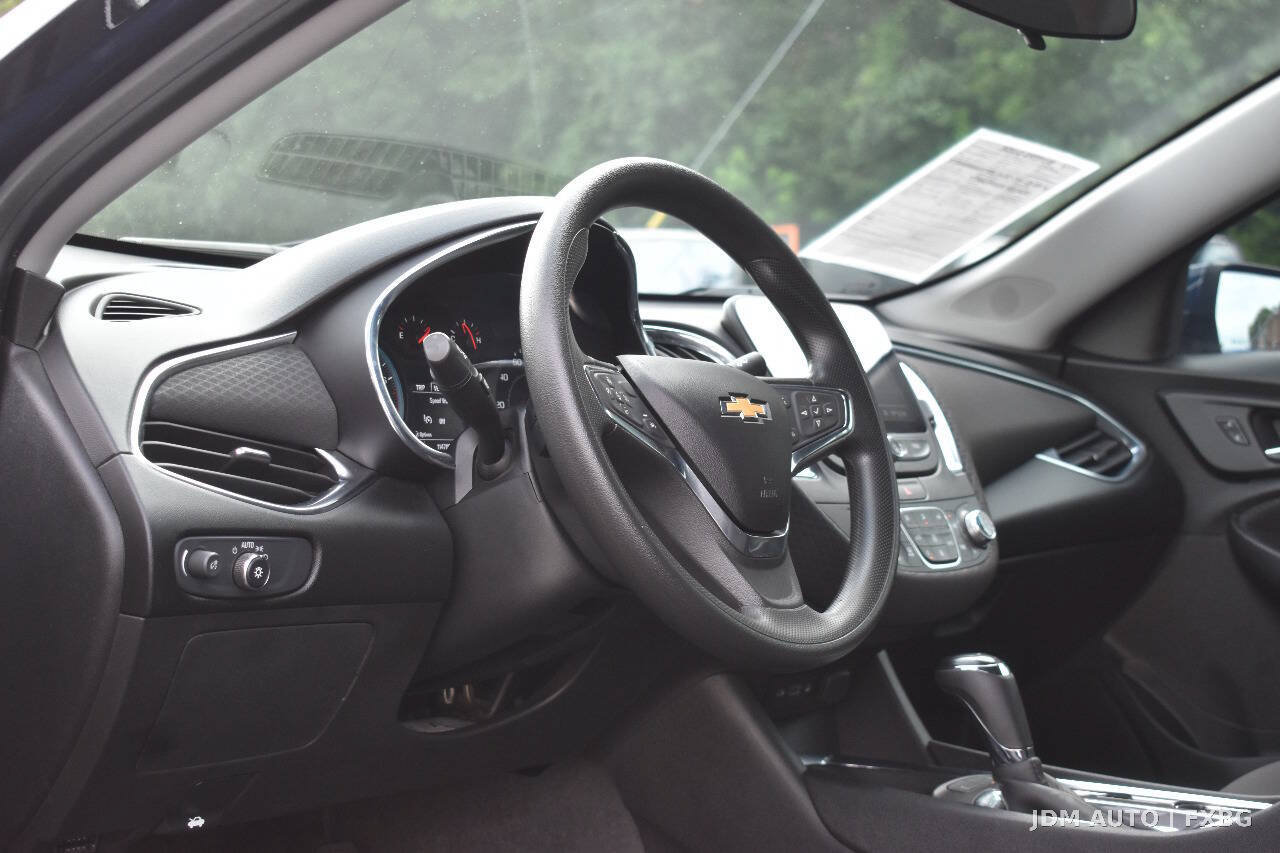 Used 2019 Chevrolet Malibu LT w/ LPO, Convenience Package 2 FWD image 18
