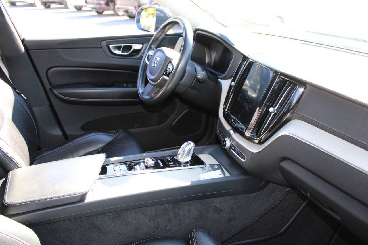 Used 2018 Volvo XC60 T8 Inscription w/ Luxury Seat Package AWD/4WD image 12