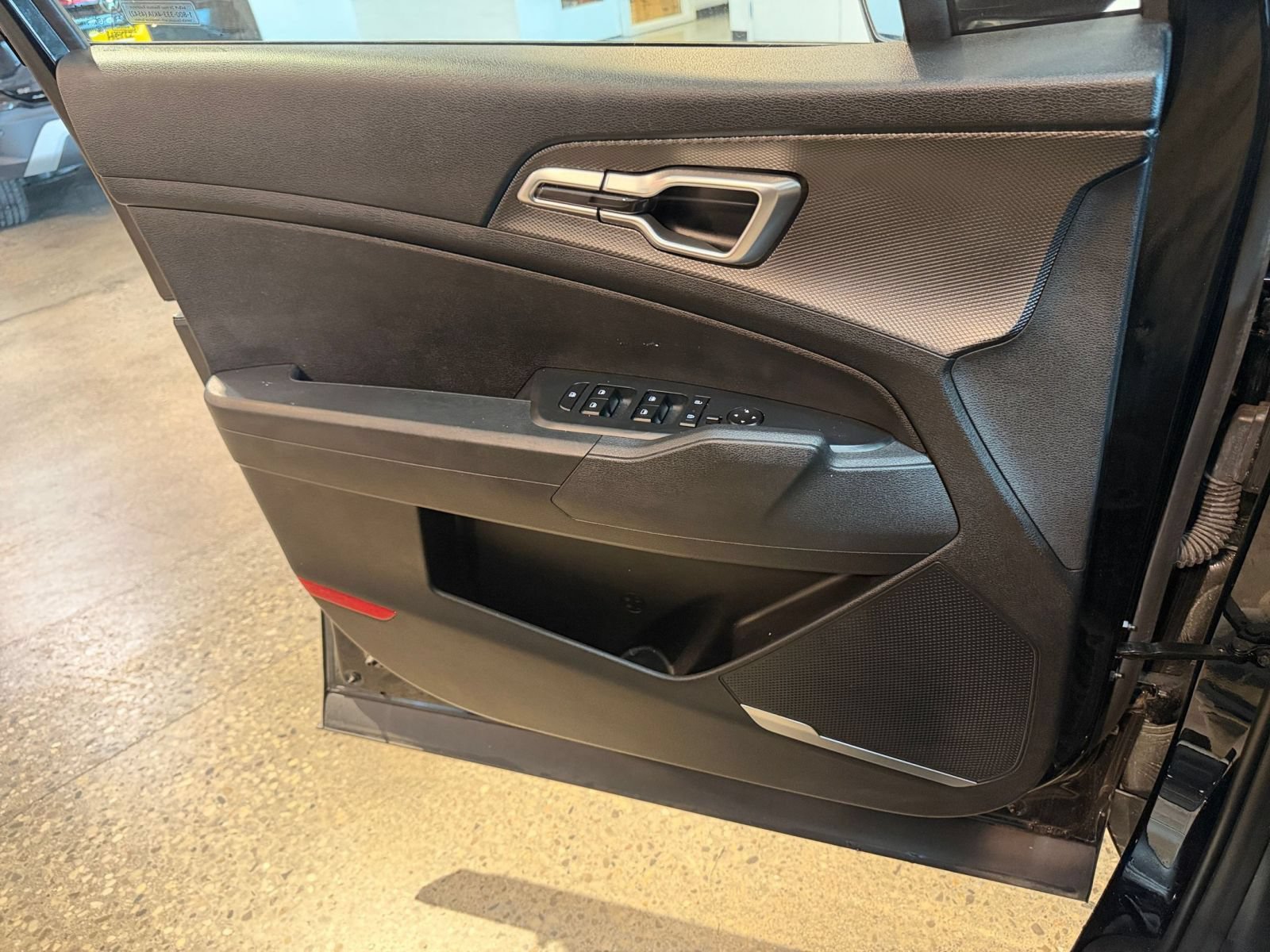 Used 2025 Kia Sportage LX AWD/4WD image 18