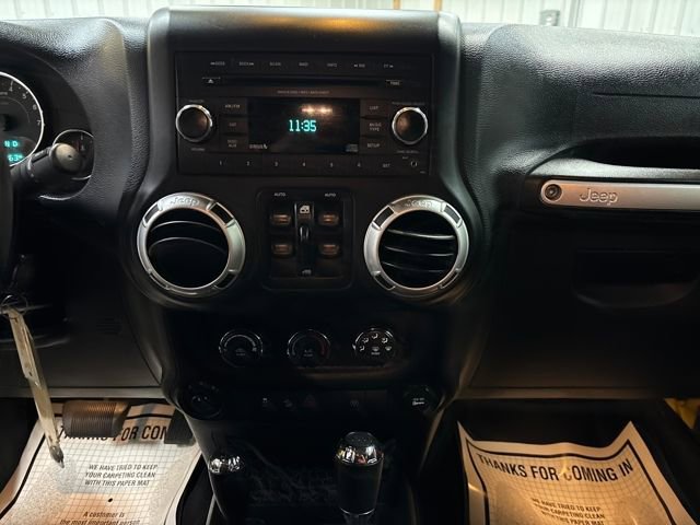 Used 2015 Jeep Wrangler Unlimited Sahara image 16