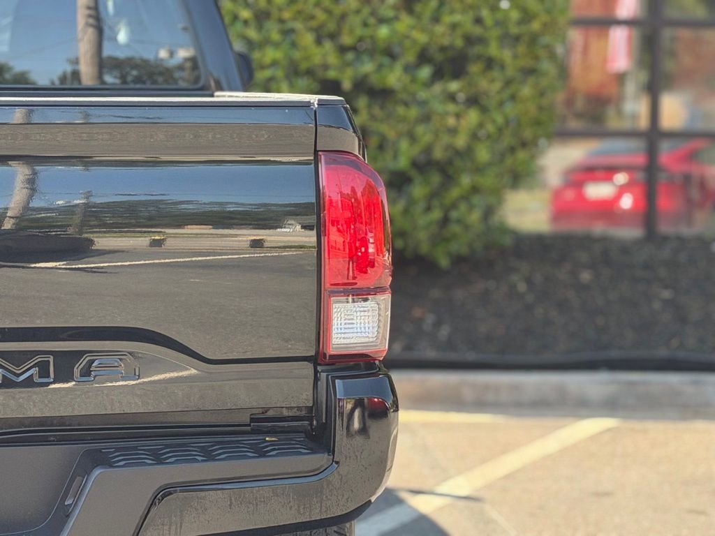 Used 2018 Toyota Tacoma SR RWD image 16