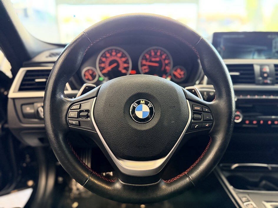 Used 2017 BMW 330i xDrive Sedan AWD/4WD image 7