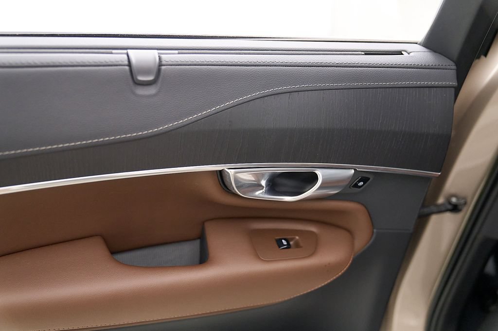 Certified 2023 Volvo XC90 B6 Ultimate AWD/4WD image 21