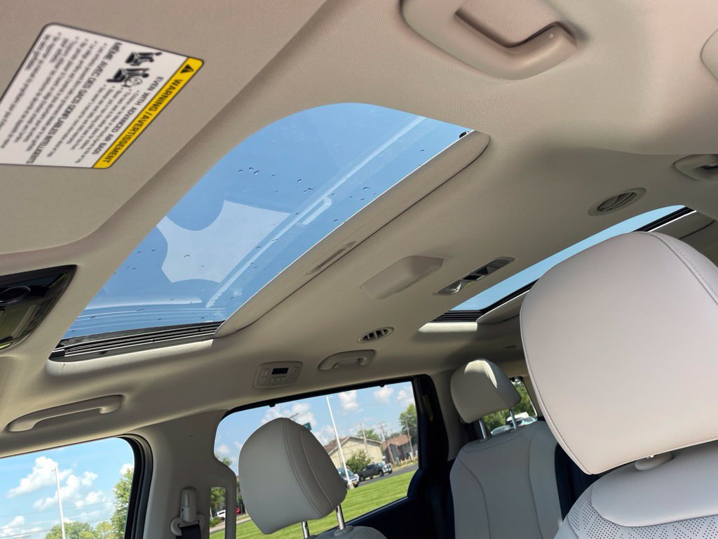 New 2027 Kia Carnival SX FWD image 10