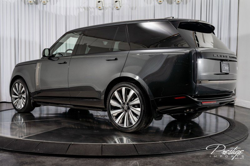 Used 2024 Land Rover Range Rover SV image 13