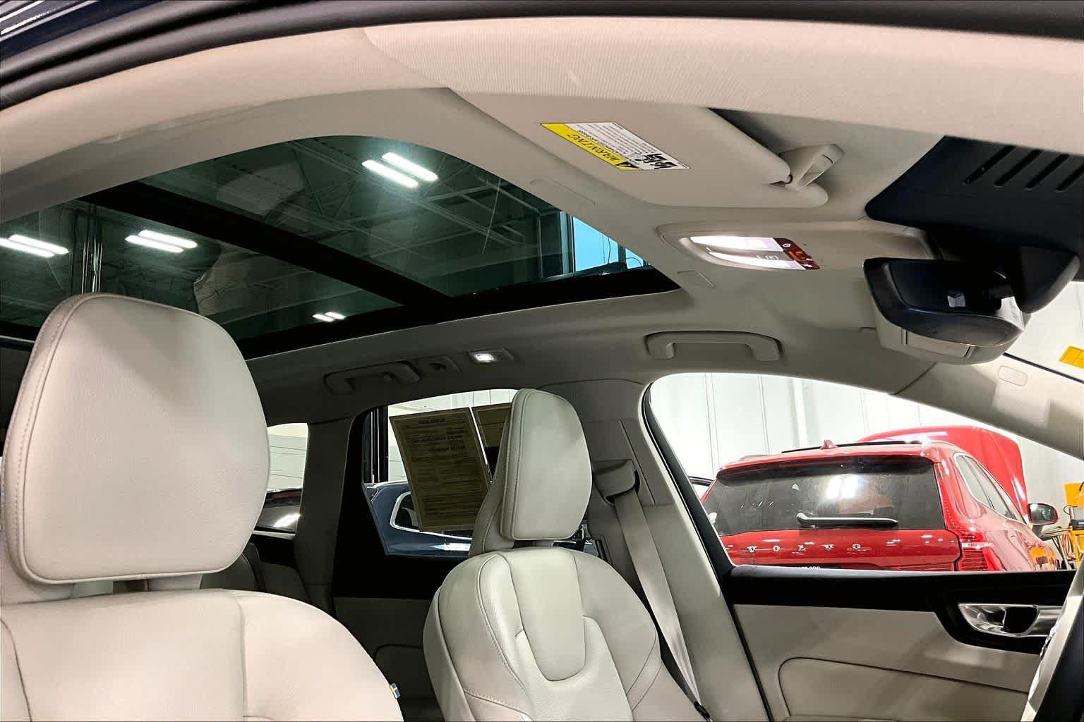 Used 2024 Volvo XC60 B5 Core w/ Protection Package Premier AWD/4WD image 14