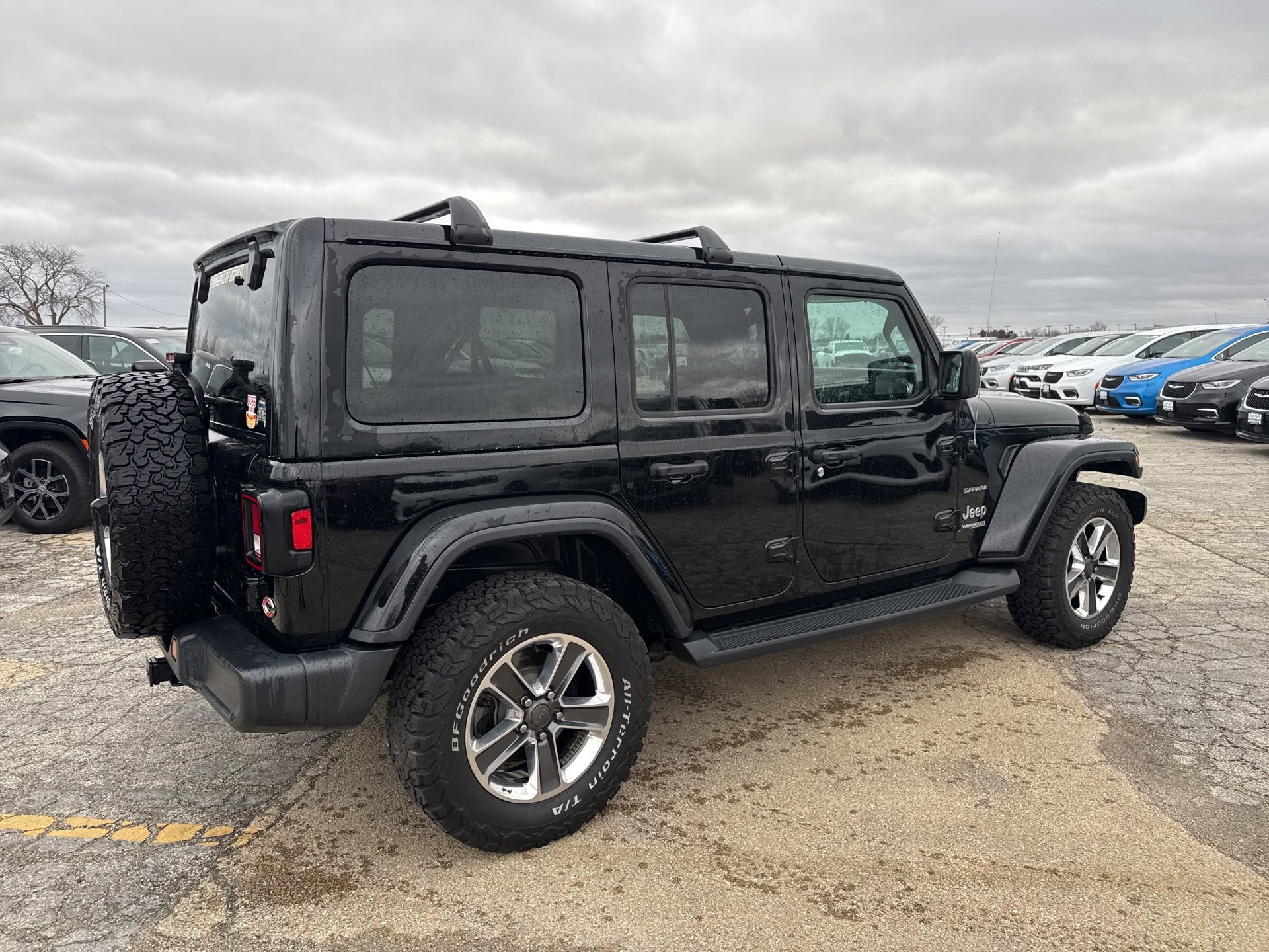 Used 2018 Jeep Wrangler Unlimited Sahara w/ Uconnect 4C Nav & Sound Group image 6