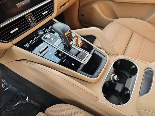 Used 2023 Porsche Cayenne Platinum Edition image 20