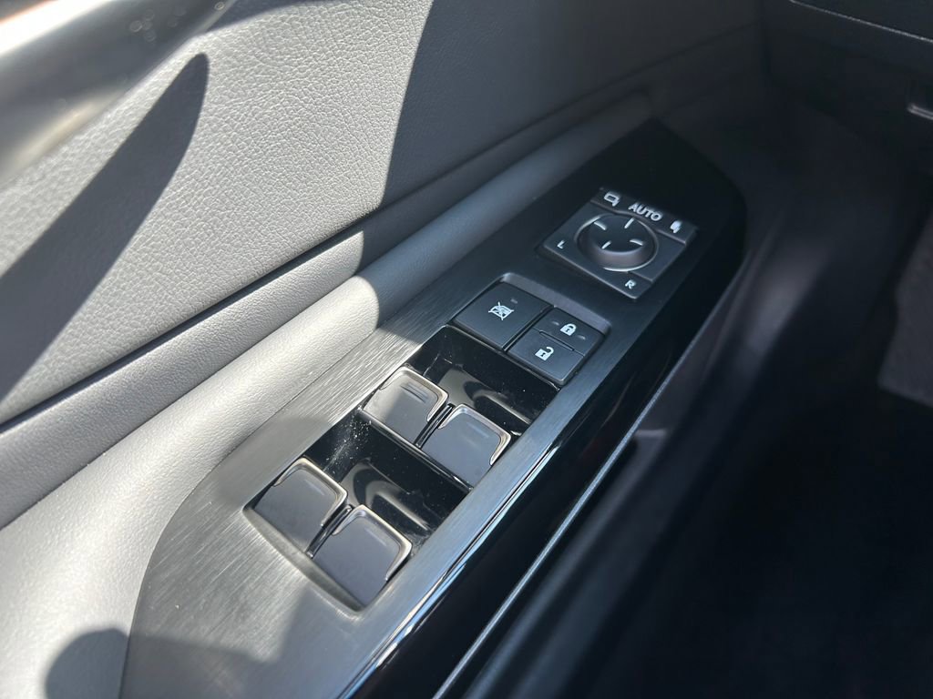 Used 2025 Lexus ES 350 Luxury w/ Accessory Package (Z1) image 21