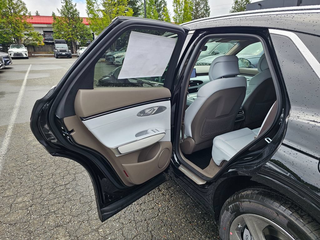 New 2026 Genesis GV70 2.5T Advanced w/ G1 Accessory Package AWD/4WD image 22