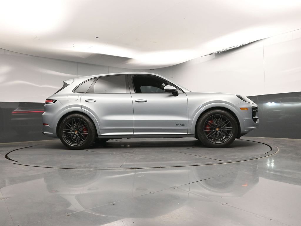 Certified 2025 Porsche Cayenne GTS AWD/4WD image 31