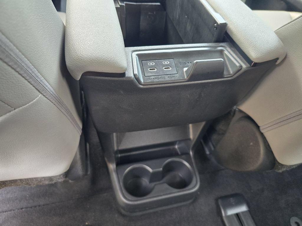Used 2025 Toyota Sienna XLE w/ XLE Plus Package FWD image 25