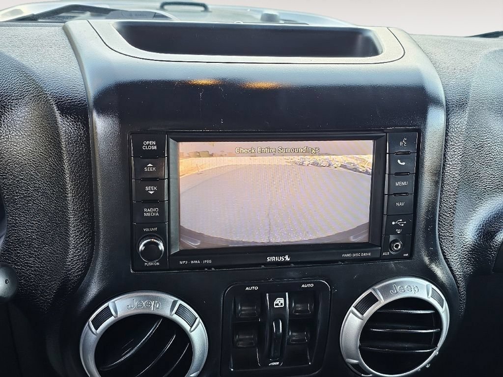 Used 2015 Jeep Wrangler Unlimited Rubicon AWD/4WD image 37