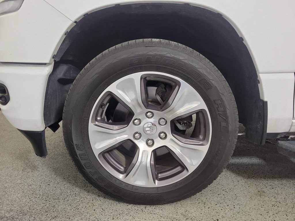 Used 2024 RAM 1500 Laramie AWD/4WD image 9