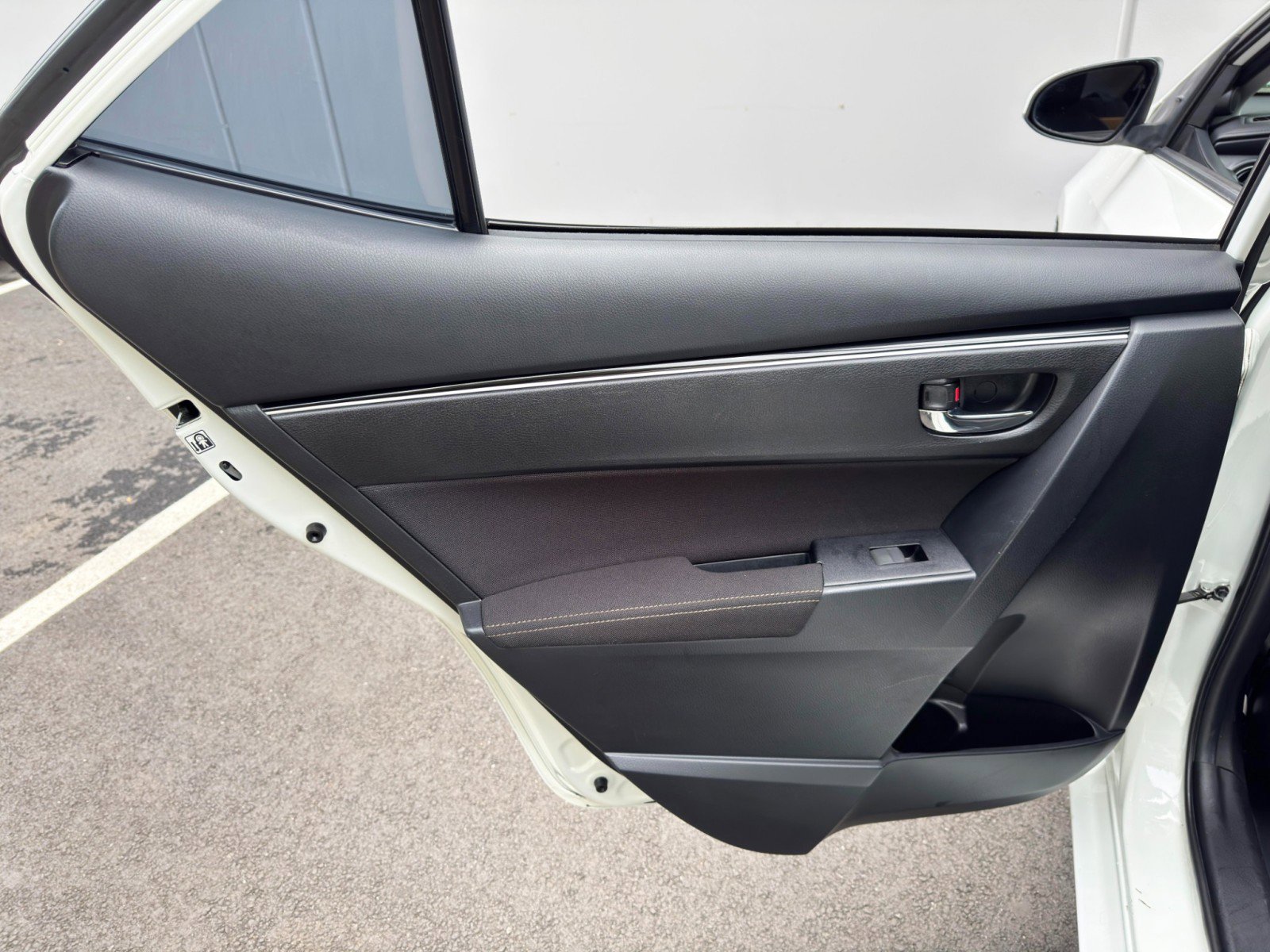 Used 2019 Toyota Corolla LE w/ Carpet Mat Package (TMS) FWD image 34