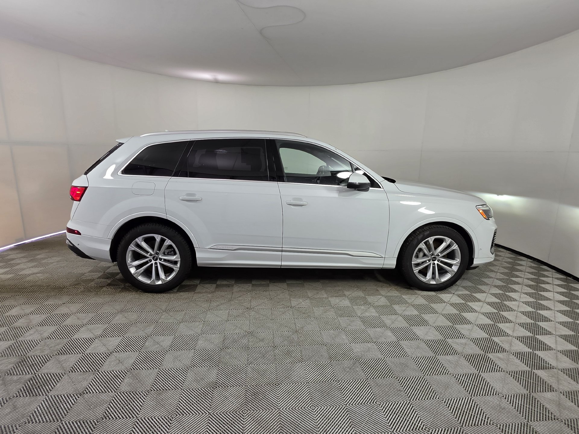 Certified 2026 Audi Q7 3.0T Premium Plus w/ Premium Plus Package AWD/4WD image 39