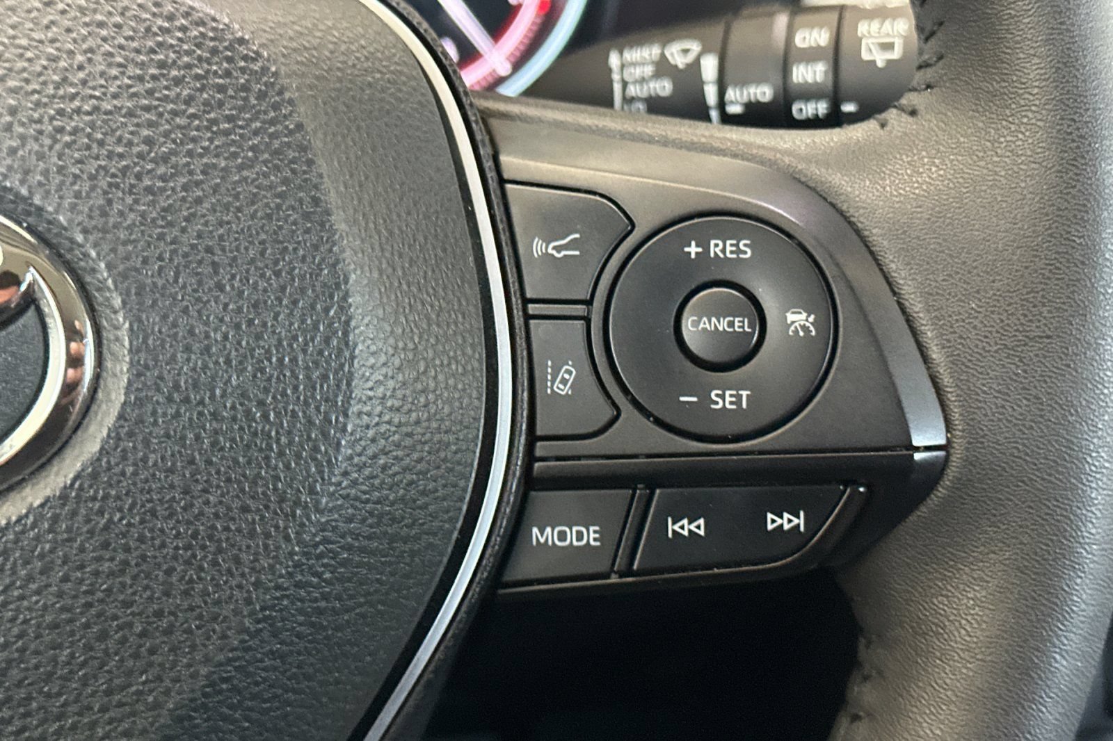 Used 2024 Toyota RAV4 XLE w/ Convenience Package FWD image 27