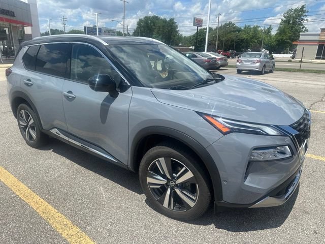 Used 2021 Nissan Rogue Platinum FWD image 2