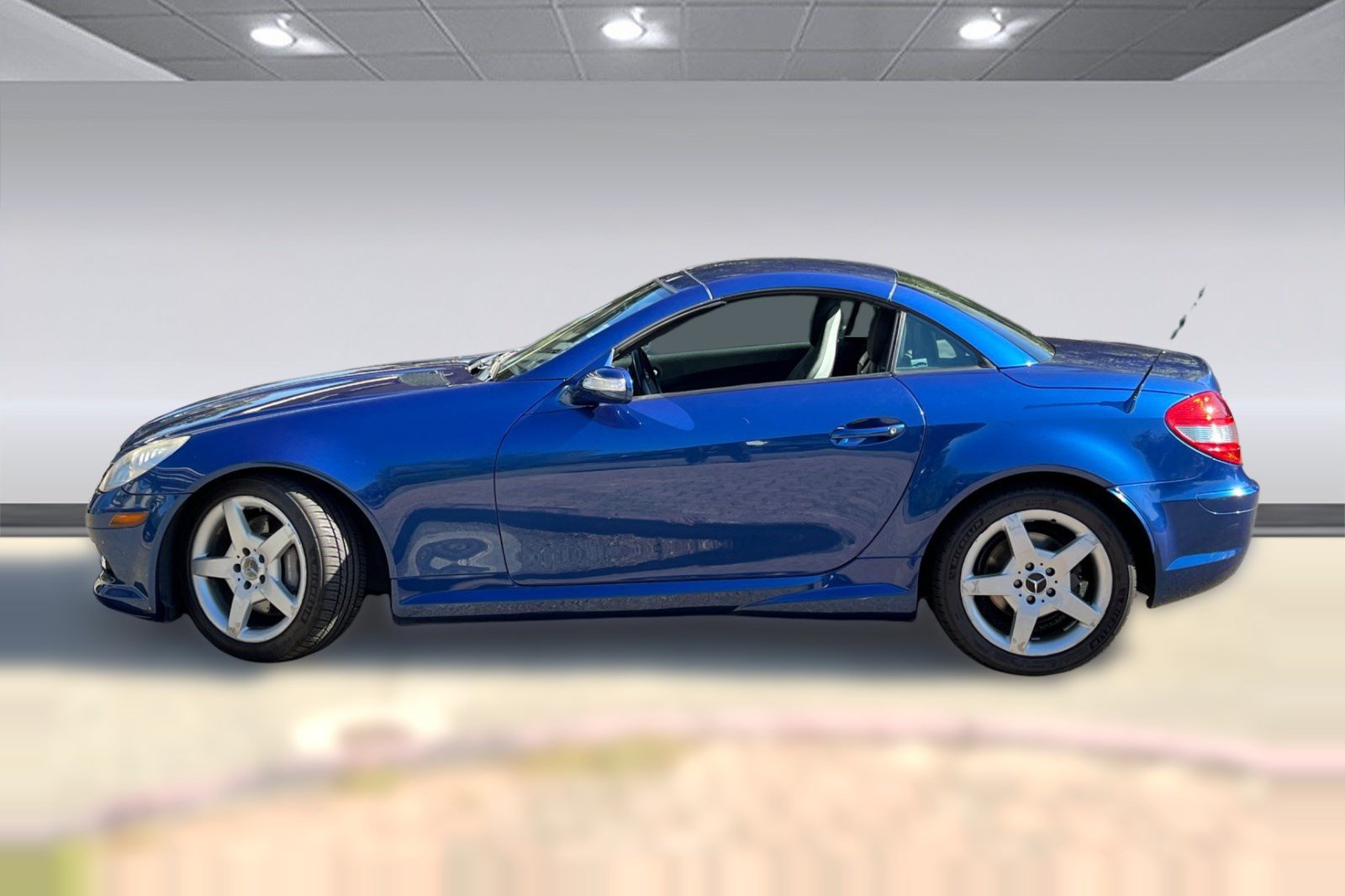 Used 2005 Mercedes-Benz SLK 350 image 2