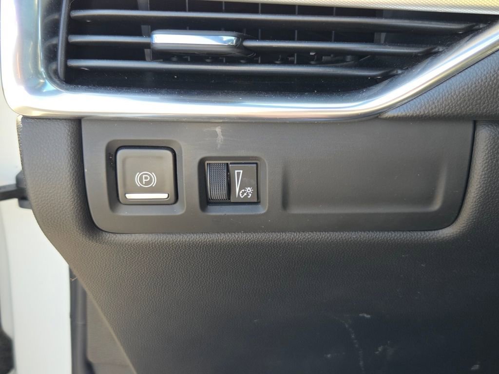 Used 2023 Cadillac XT4 Premium Luxury w/ Cold Weather Package image 25