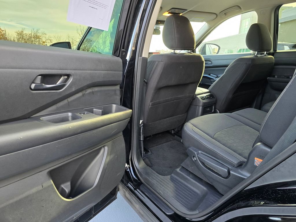 Used 2024 Nissan Pathfinder SV image 21