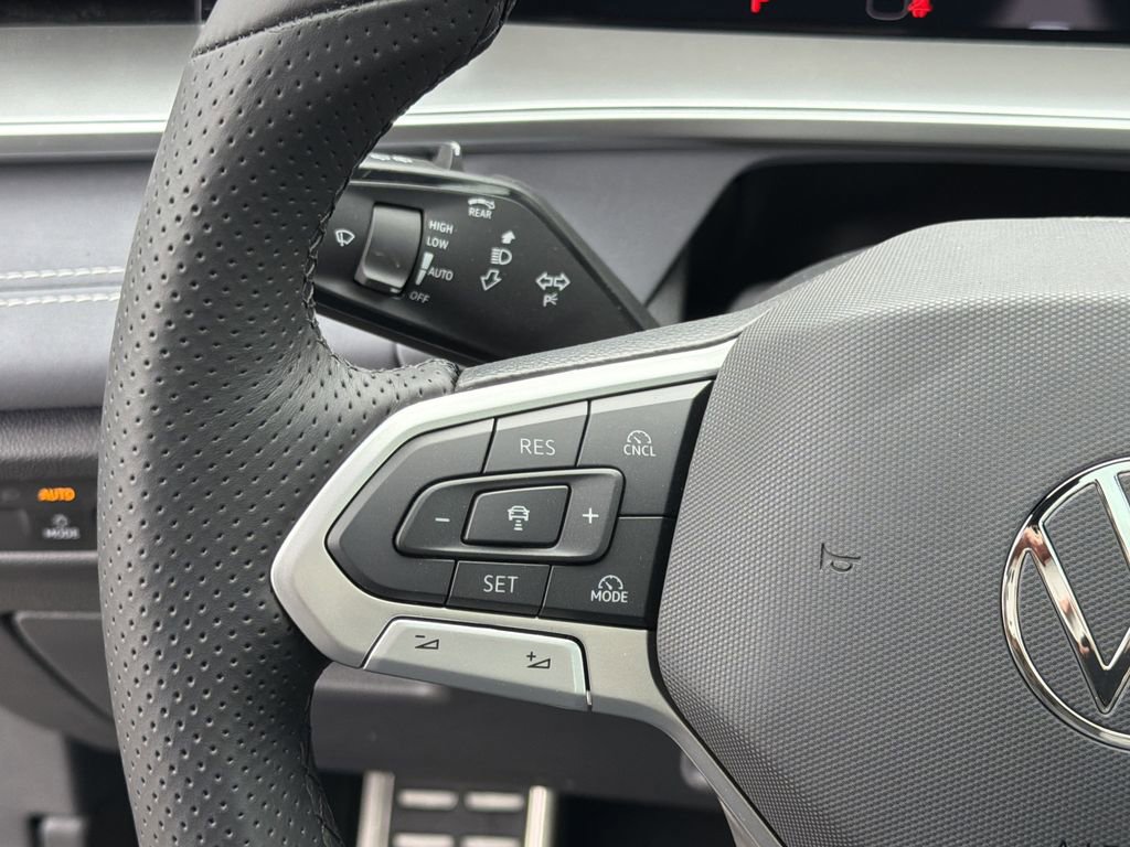 New 2026 Volkswagen Tiguan SE R-Line image 27