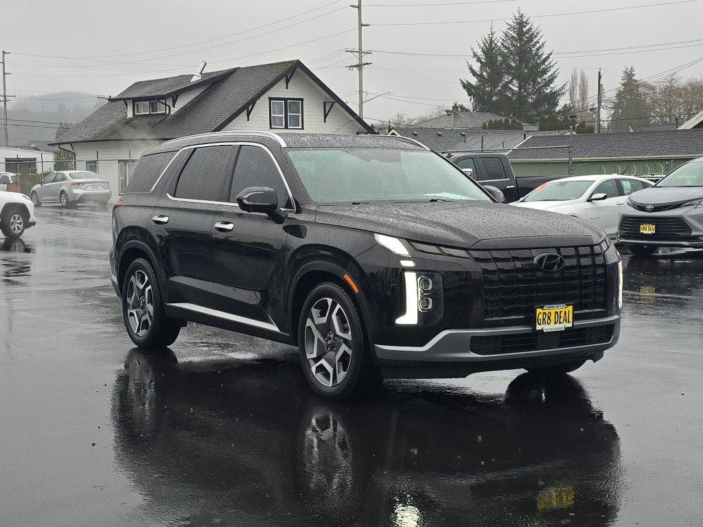 Used 2023 Hyundai Palisade SEL w/ Cargo Package image 2