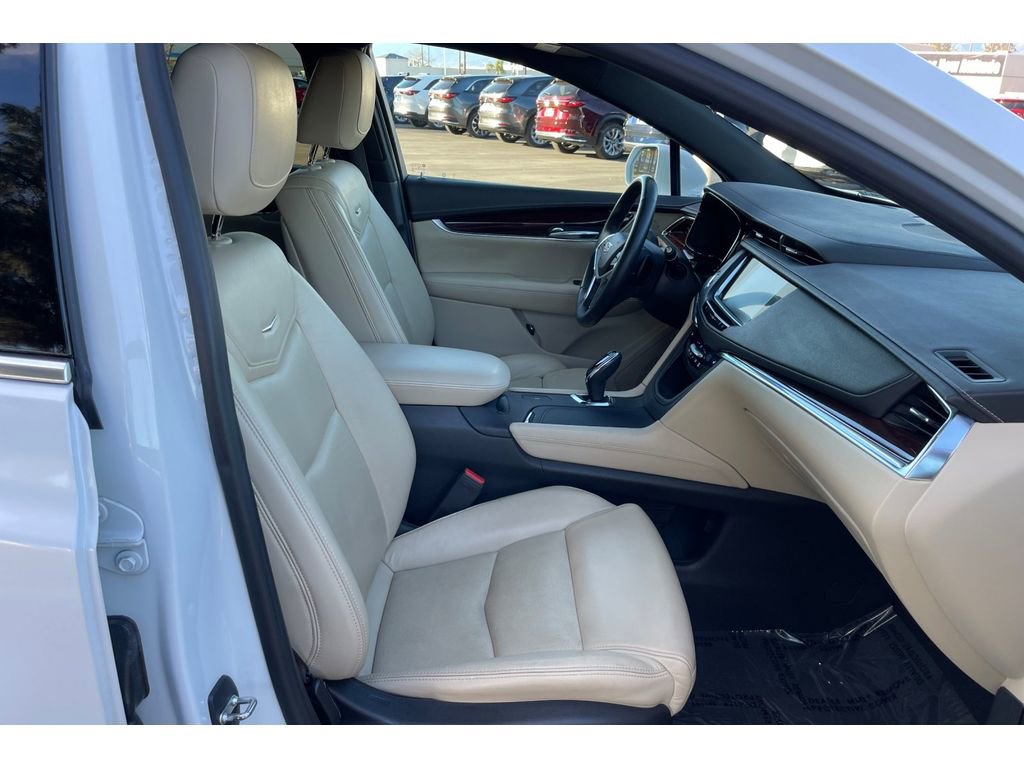 Used 2017 Cadillac XT5 Luxury w/ Driver Awareness Package image 20