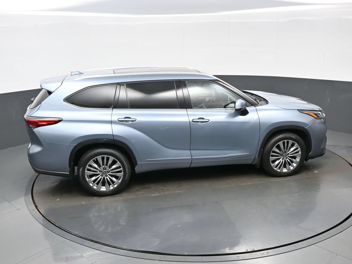 Used 2023 Toyota Highlander Platinum AWD/4WD image 45
