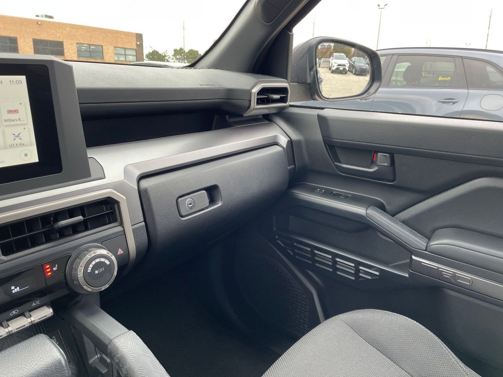 Used 2025 Toyota 4Runner TRD Off-Road image 35