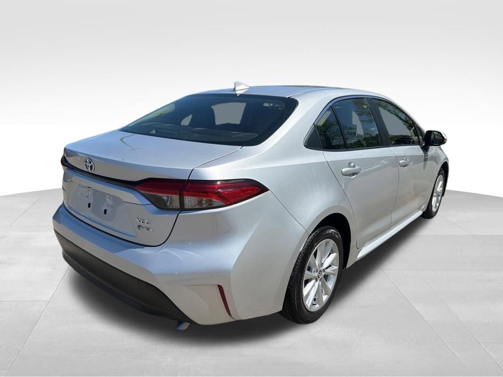 Used 2025 Toyota Corolla XLE image 5