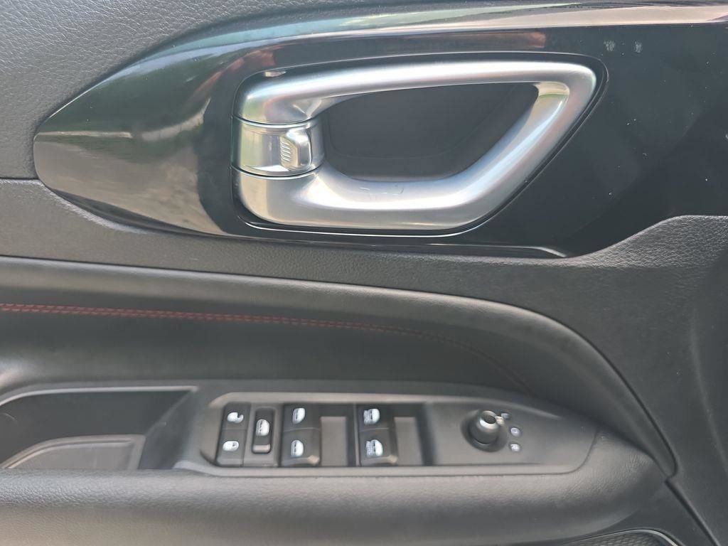 Used 2025 Jeep Compass Trailhawk AWD/4WD image 19