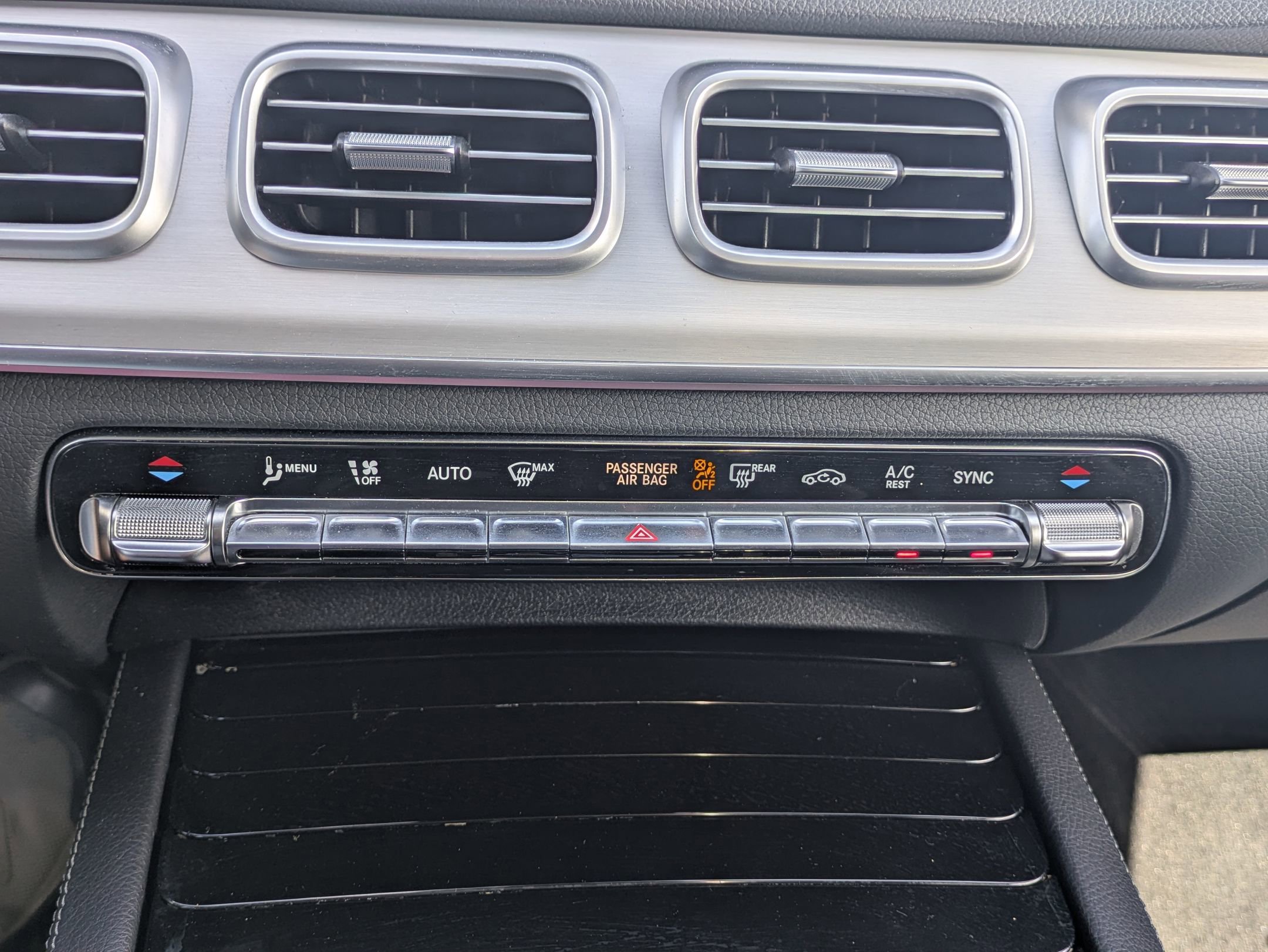 Used 2024 Mercedes-Benz GLE 450 4MATIC w/ AMG Line Exterior image 16