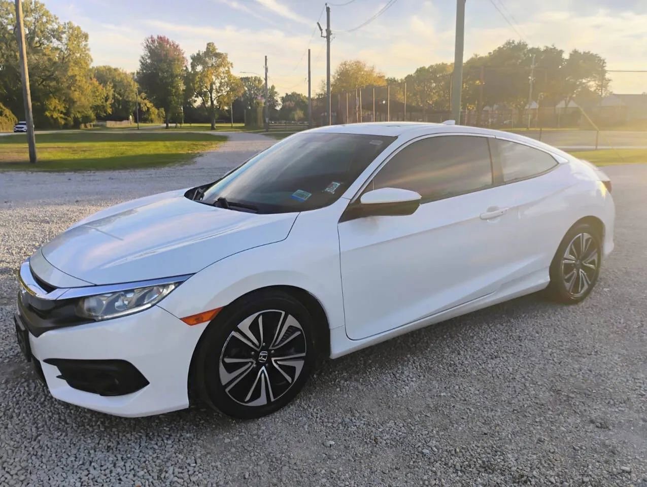 Used 2018 Honda Civic EX-T image 3