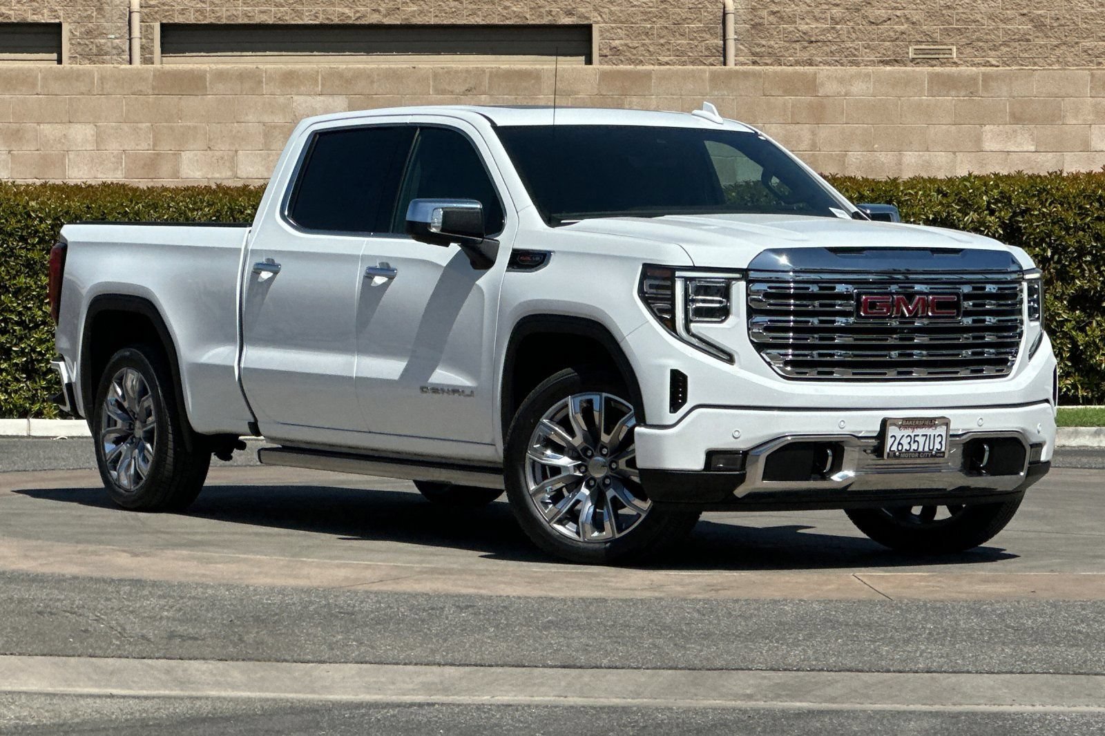 Certified 2023 GMC Sierra 1500 Denali w/ Denali Reserve Package AWD/4WD image 2