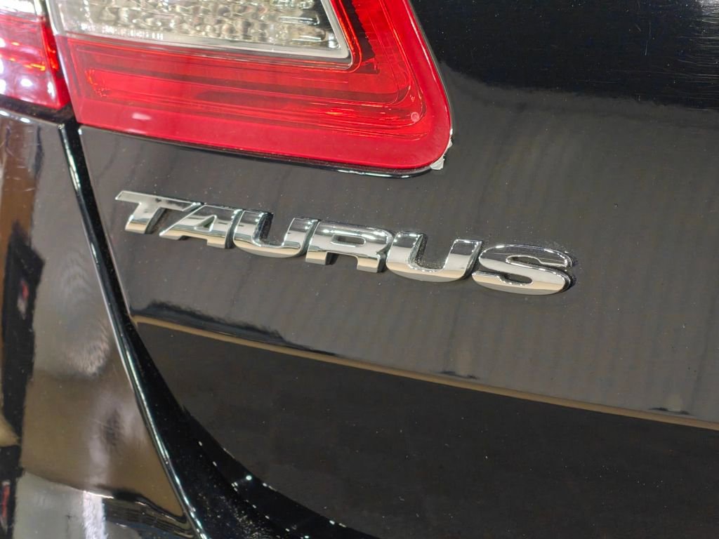 Used 2018 Ford Taurus SE FWD image 32