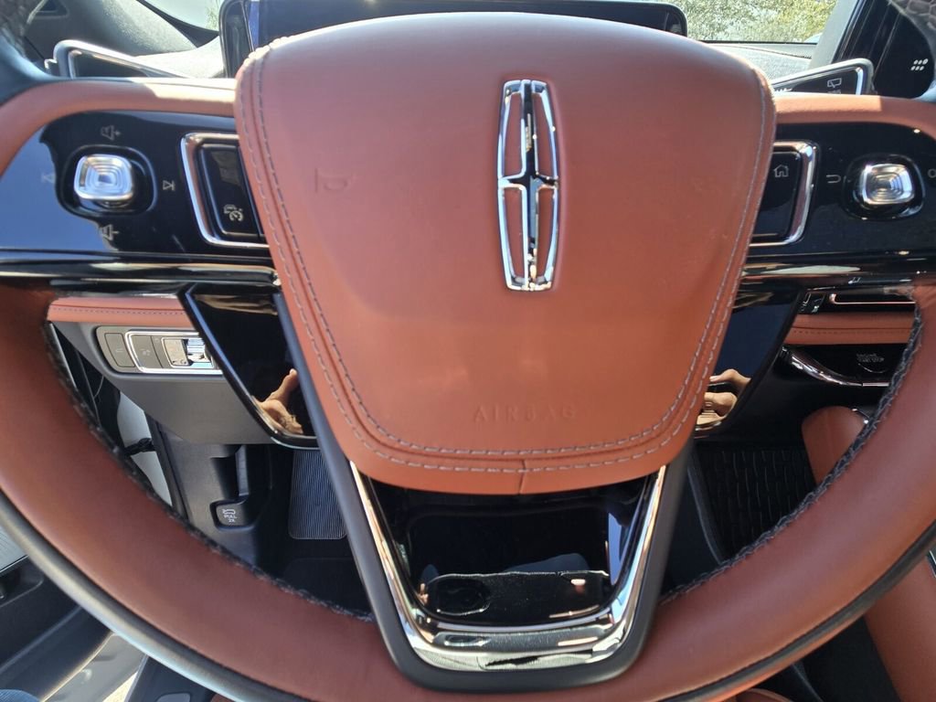 Used 2025 Lincoln Aviator Reserve w/ Luxury Package image 21