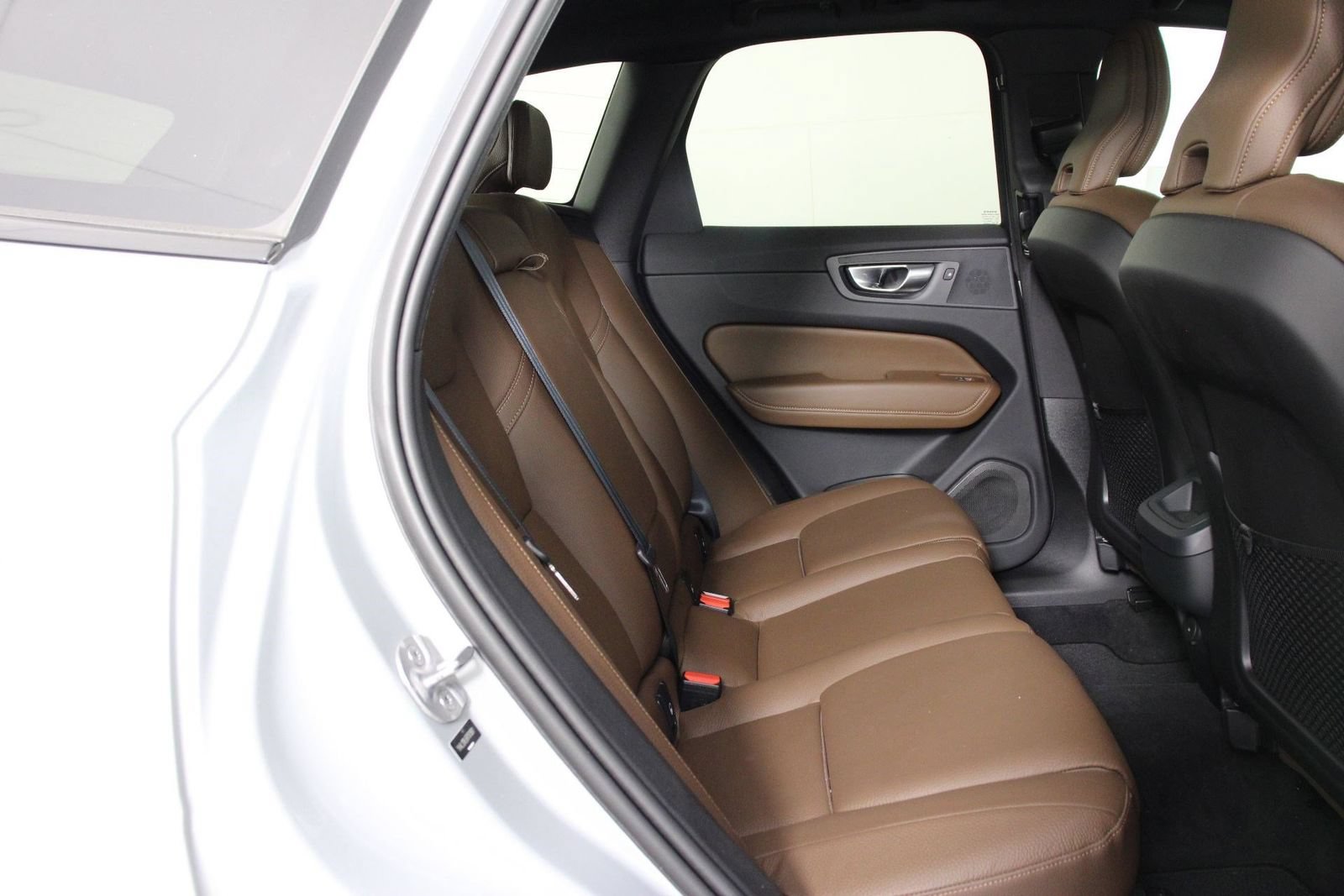 Certified 2024 Volvo XC60 B5 Plus AWD/4WD image 30