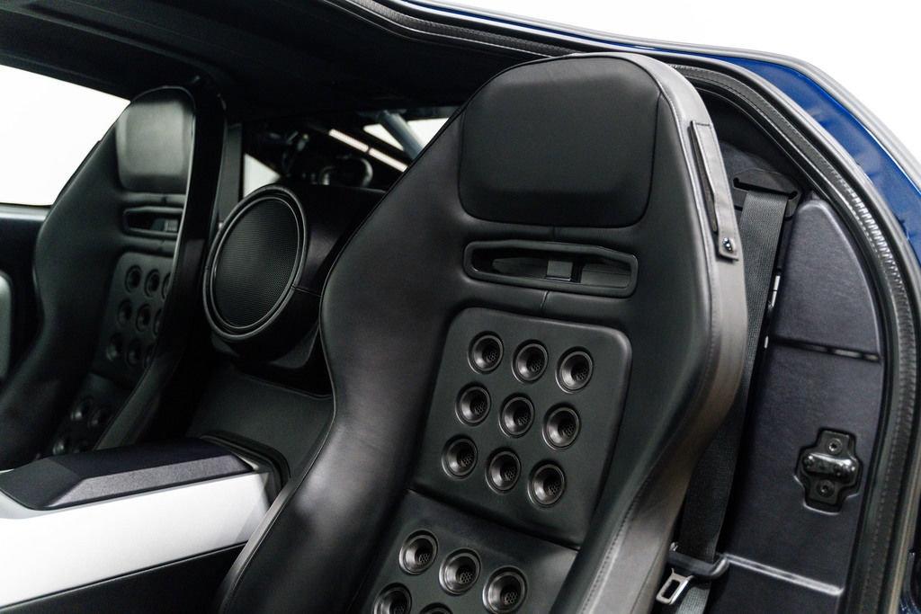 Used 2006 Ford GT RWD image 8