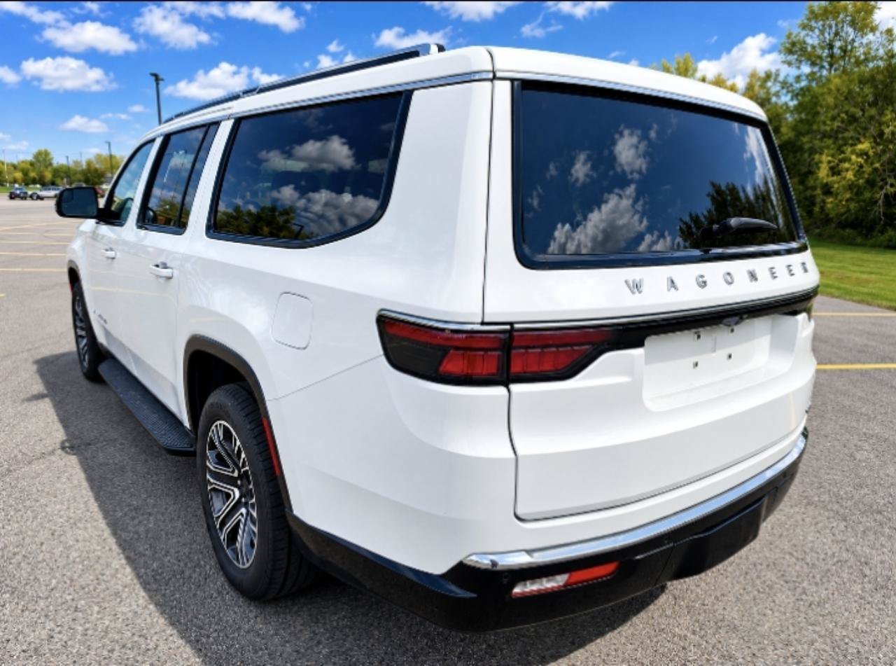 Used 2024 Jeep Wagoneer L Series II AWD/4WD image 7