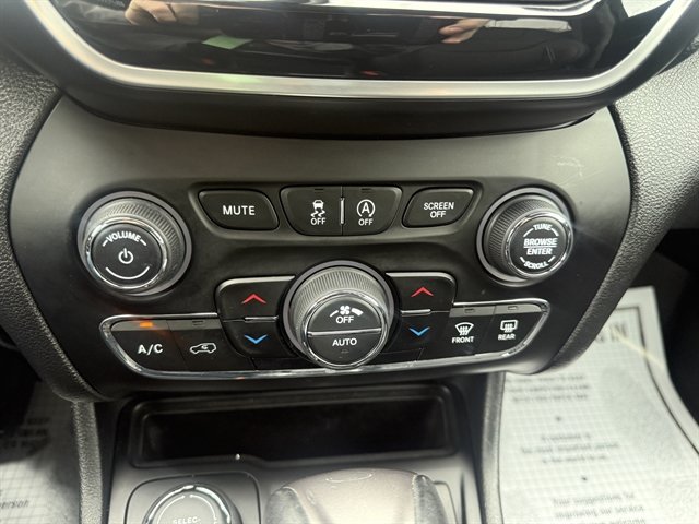 Used 2019 Jeep Cherokee Limited AWD/4WD image 18