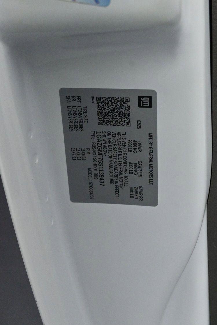 Used 2025 Chevrolet Express 3500 LS image 31