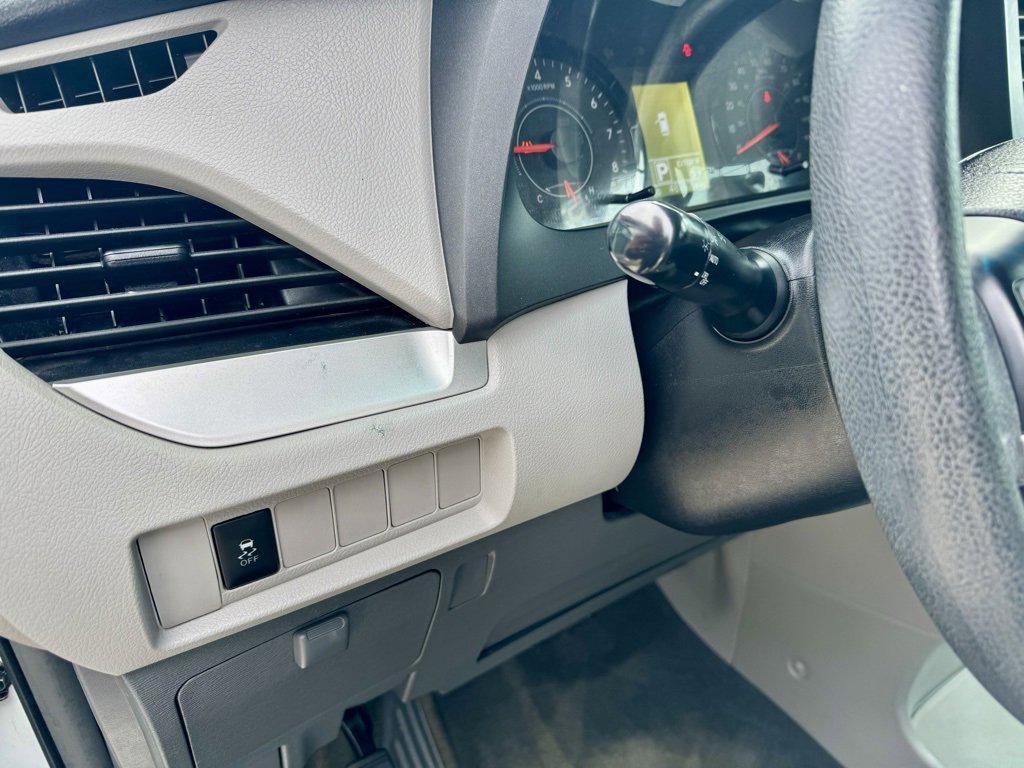 Used 2017 Toyota Sienna L image 23