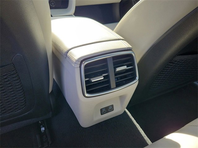 Used 2024 Genesis G70 2.5T image 11