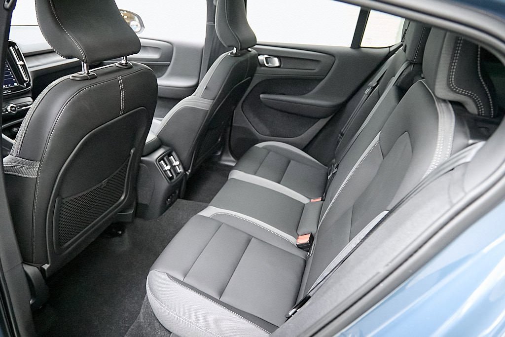 Certified 2023 Volvo C40 Recharge Core w/ Climate Package image 20